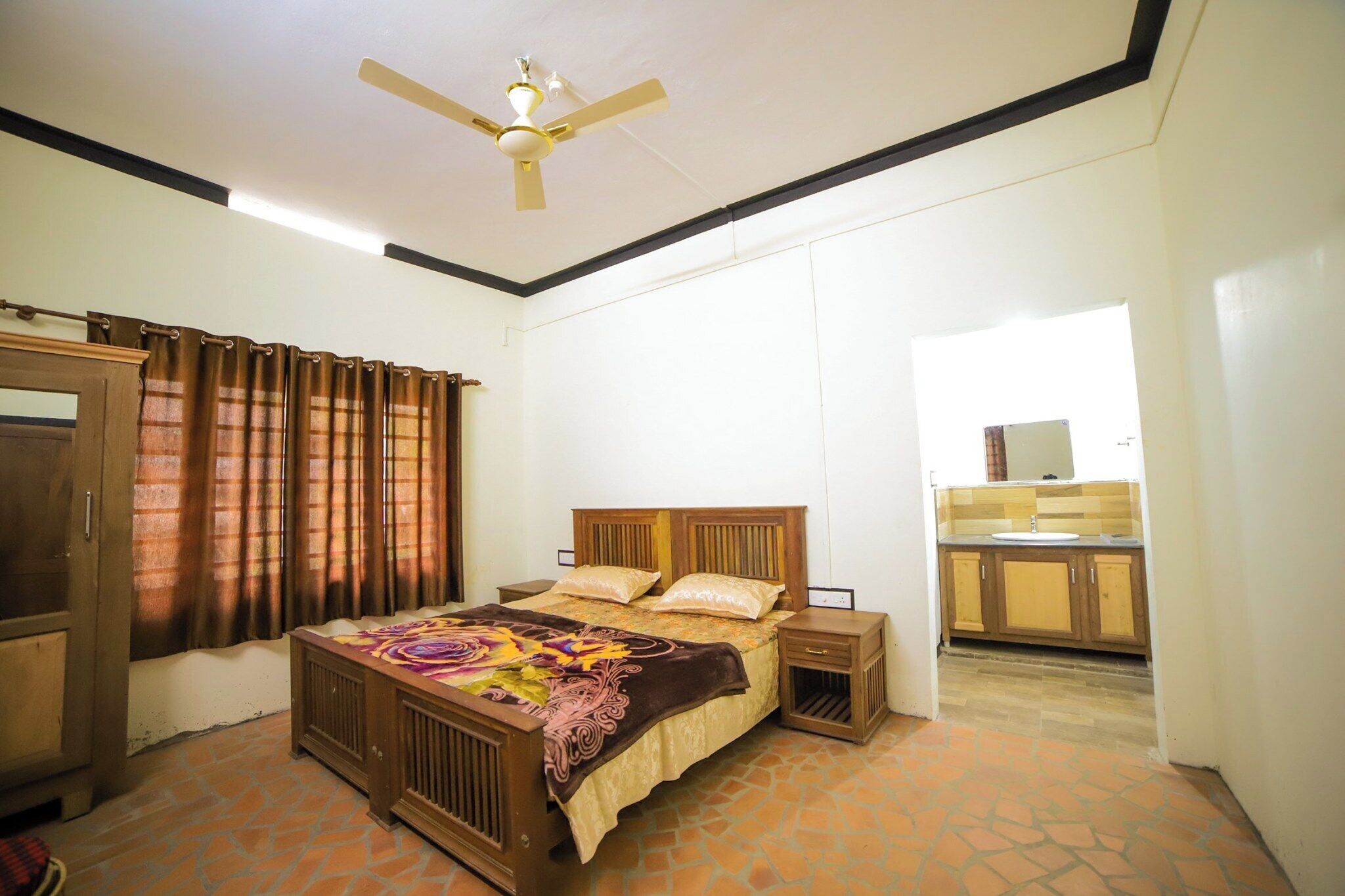 Standard Double Room, Partial Lake View | Free WiFi