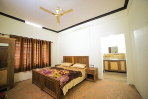 Standard Double Room, Partial Lake View | Free WiFi - Grace Waters Home Stay (Udumbanchola)