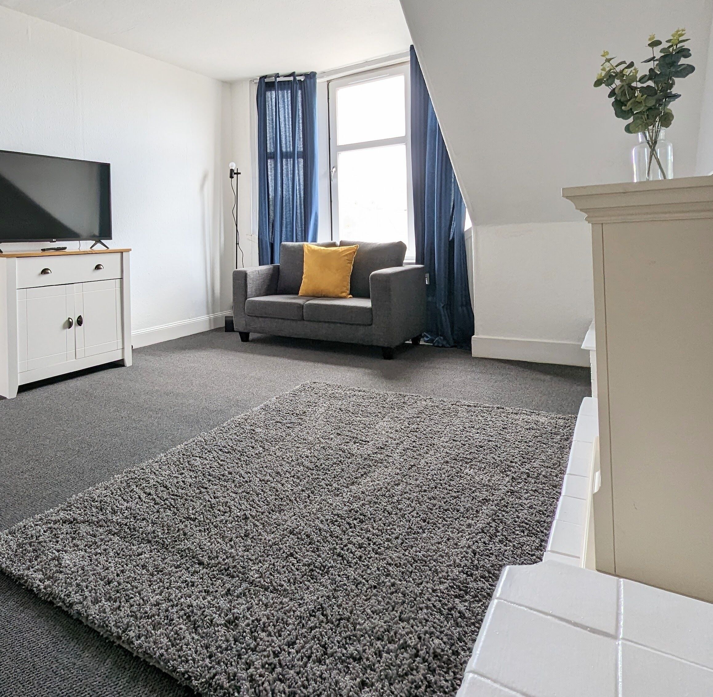 Living Room / Lounge