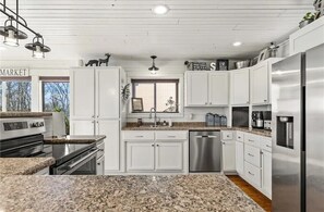 Refrigerador, microondas, horno, placa de cocina