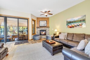 TV, fireplace