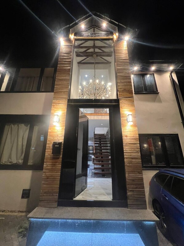 Casa, 6 habitaciones, accesible para personas con discapacidad, balcón | Detalle del exterior