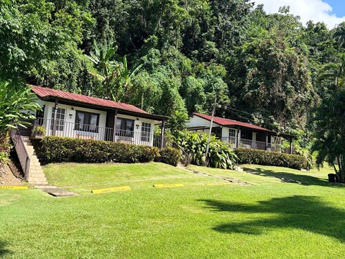 Romantic Tiny Farmhouse Retreat with AC & Pool in Corozal