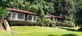 Romantic Tiny Farmhouse Retreat with AC & Pool in Corozal