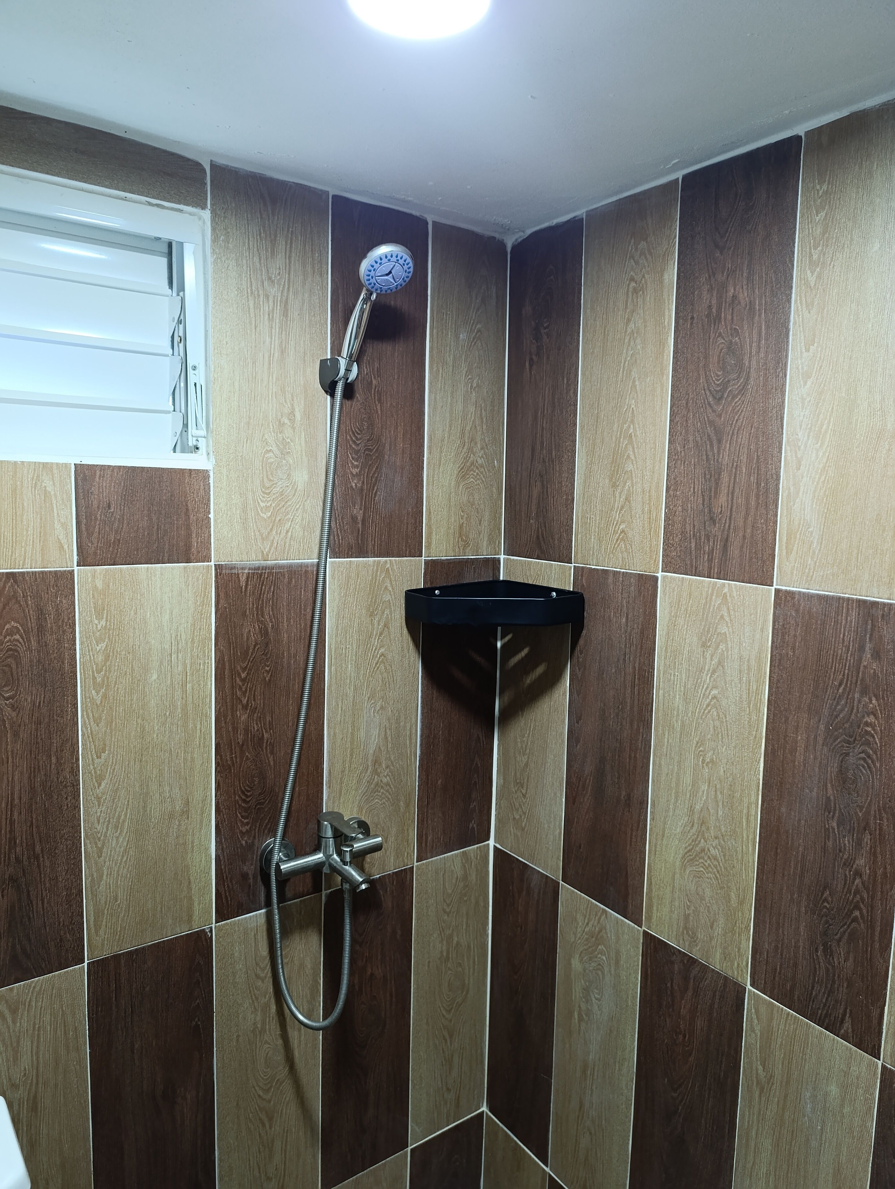 Serviettes fournies, savon, papier toilette