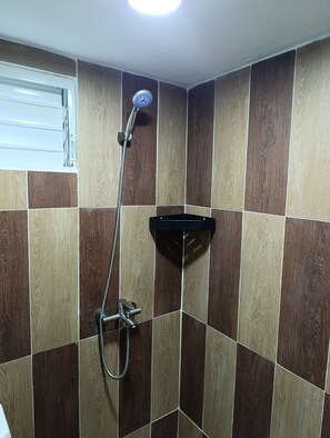 مناشف، صابون، ورق حمّام