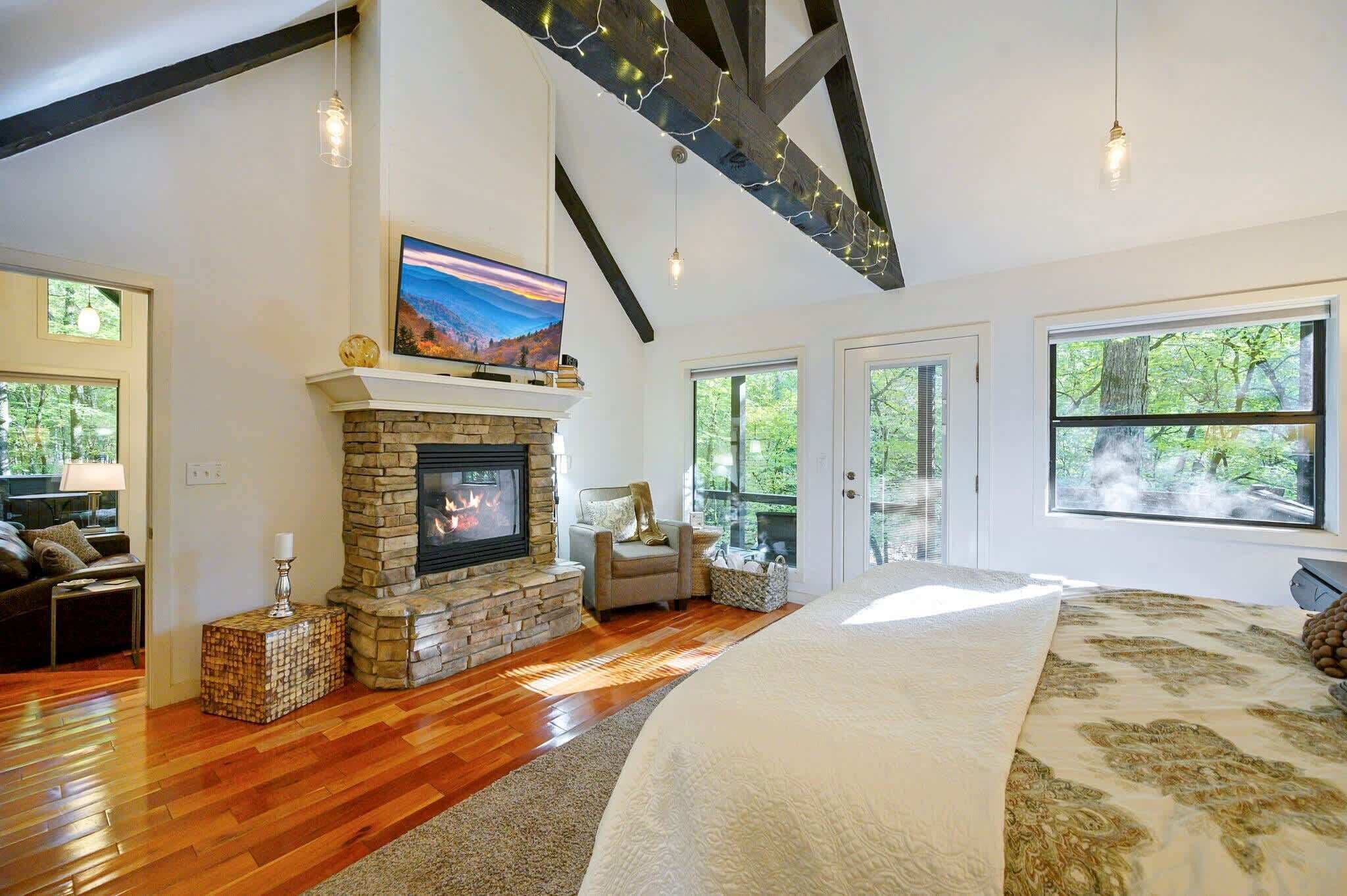 Cabin, nhiều giường, bồn tắm nước nóng, quang cảnh núi (Silverbrook) | 2 phòng ngủ, trang trí khác biệt 