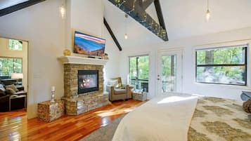 Cabin, Multiple Beds, Hot Tub, Mountain View (Silverbrook) | 2 bedrooms, individually decorated, individually furnished, bed sheets