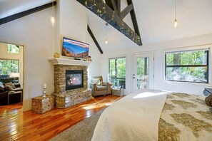 Cabin, nhiều giường, bồn tắm nước nóng, quang cảnh núi (Silverbrook) | 2 phòng ngủ, trang trí khác biệt 