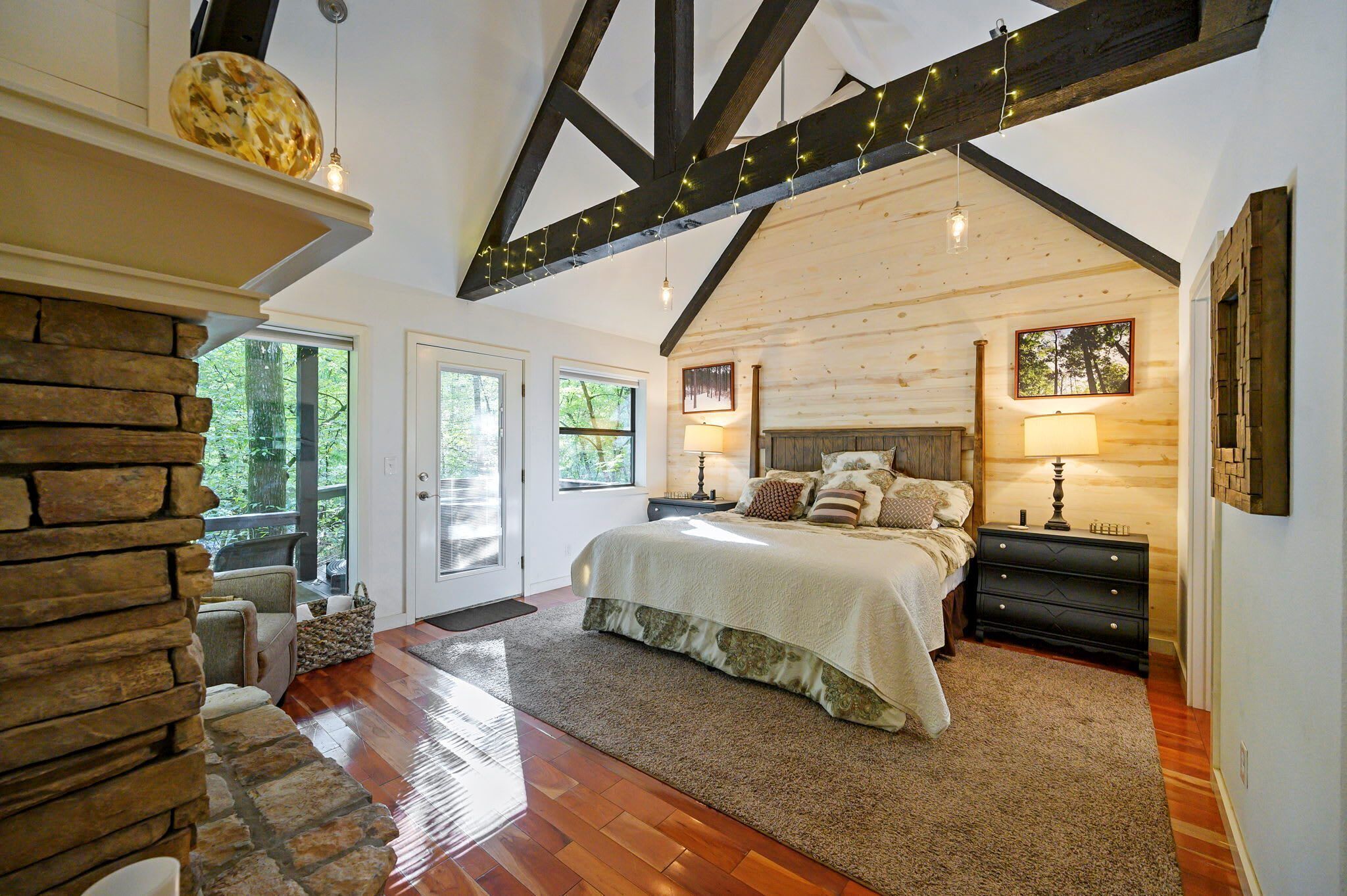 Cabin, nhiều giường, bồn tắm nước nóng, quang cảnh núi (Silverbrook) | 2 phòng ngủ, trang trí khác biệt 