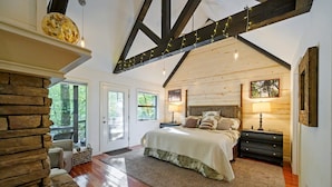 Chalet rustique, Plusieurs lits, baignoire à remous, vue sur la montagne (Silverbrook) | 2 chambres, décor unique, ameublement unique, literie fournie