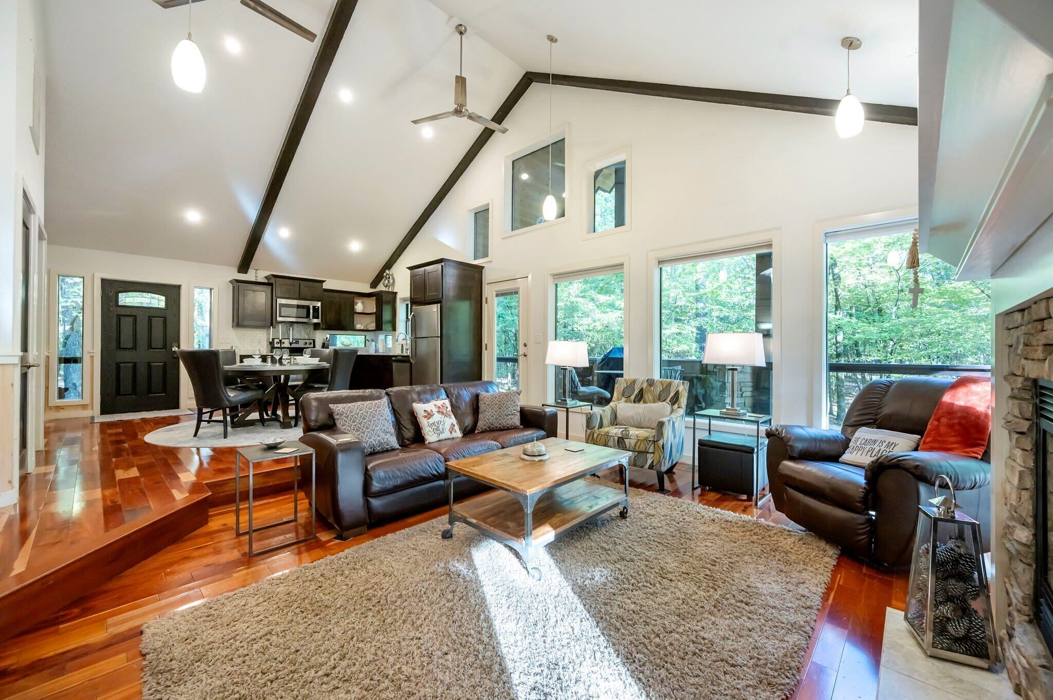 Cabin, nhiều giường, bồn tắm nước nóng, quang cảnh núi (Silverbrook) | Khu phòng khách