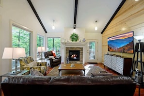 Cabin, nhiều giường, bồn tắm nước nóng, quang cảnh núi (Silverbrook) | Khu phòng khách