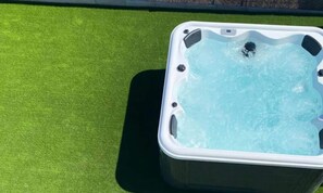 Bồn tắm spa ngoài trời