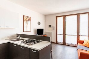 Réfrigérateur, micro-ondes, lave-vaisselle, grille-pain