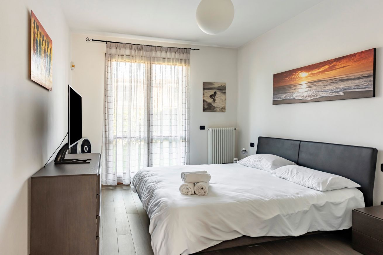 1 bedroom, iron/ironing board, travel cot
