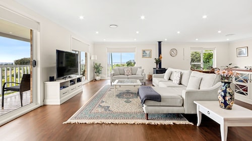 Olive Grove - Pet Friendly with Fireplace