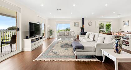 Olive Grove - Pet Friendly with Fireplace