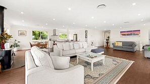 Smart TV, fireplace, books, stereo