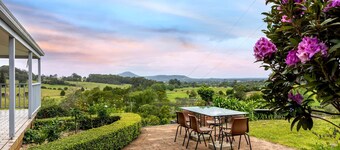 Olive Grove - Pet Friendly with Fireplace