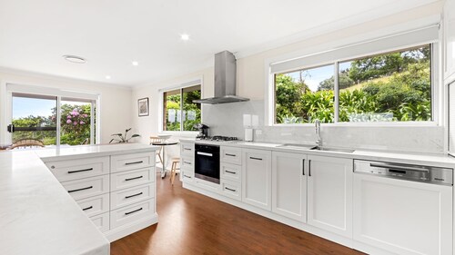 Olive Grove - Pet Friendly with Fireplace