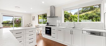 Olive Grove - Pet Friendly with Fireplace