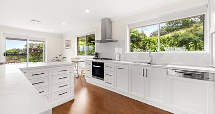 Olive Grove - Pet Friendly with Fireplace