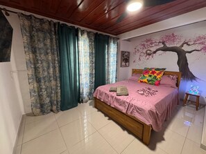 3 chambres, fer et planche à repasser, Wi-Fi, draps fournis