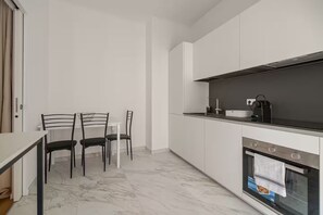 Ofen, Herdplatte, Geschirrspüler, Toaster