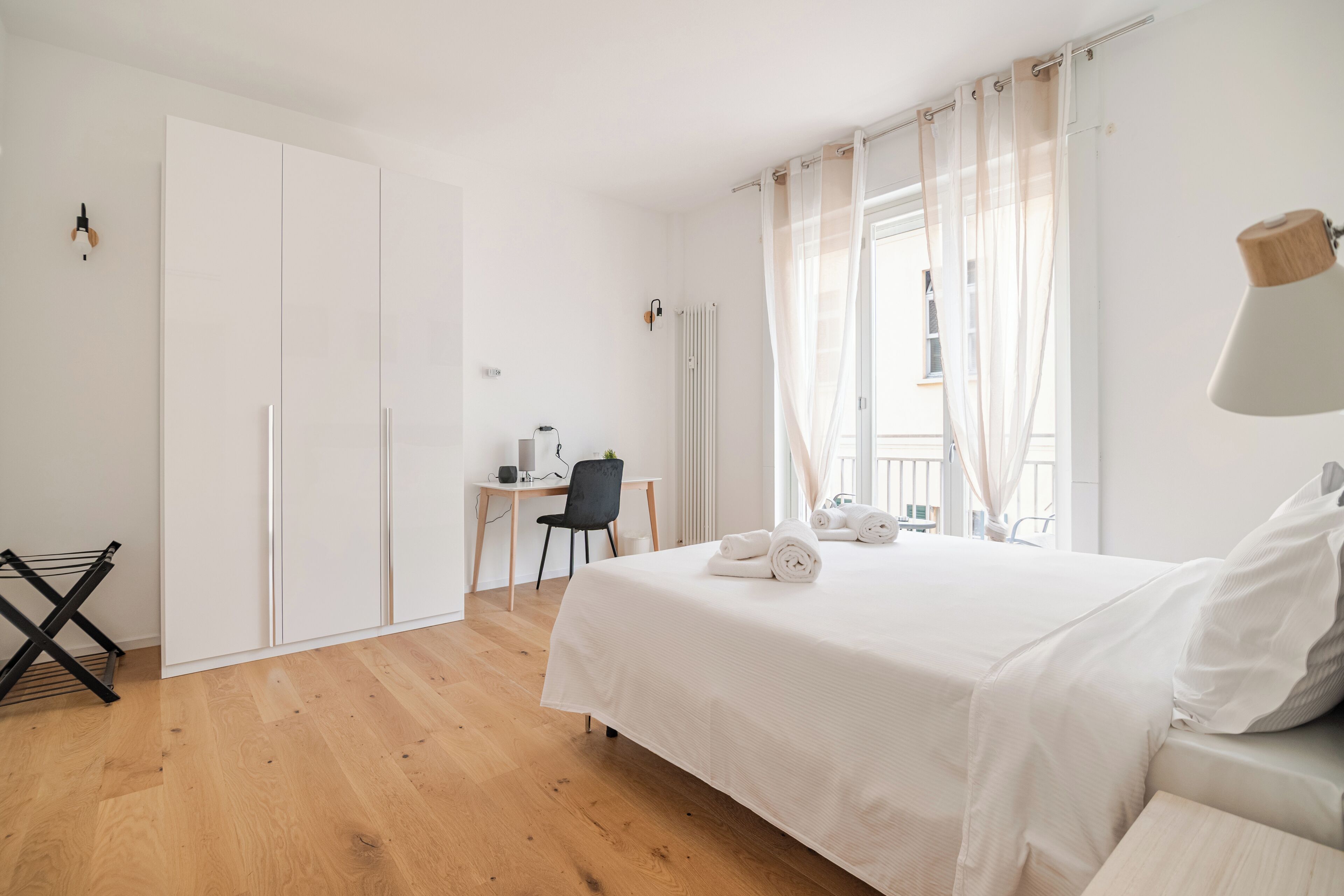 Luksusleilighet | Skrivebord, blendingsgardiner, lydisolert og strykejern/-brett