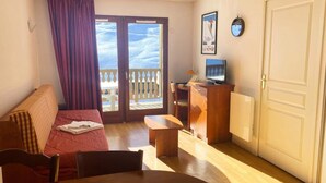 Living area - Apt No. 47 Classified 2 Stars - 1st Floor - Campan2 Building (Bagnères-de-Bigorre)