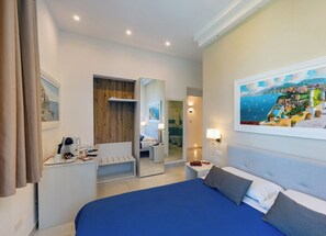 Comfort Double Room | In-room safe, free WiFi - Coral White (Sorrento)