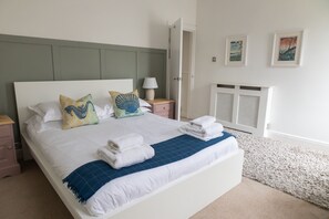 2 bedrooms, desk, iron/ironing board, travel crib