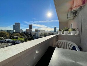 Balcony - Kadare City-center Apartment With Balcony (Tirana)