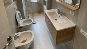 Appartement, 1 chambre, balcon, vue ville | Salle de bain