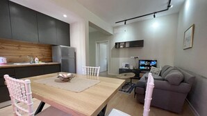 Appartement, 1 chambre, balcon, vue ville | Salle à manger