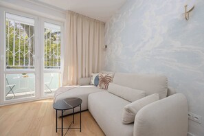 Televisión y oficina 