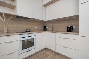 Réfrigérateur, four, plaque de cuisson, lave-vaisselle