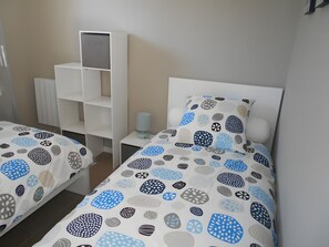 Iron/ironing board, WiFi, bed sheets