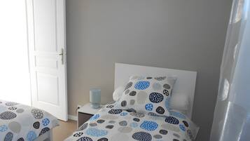 2 makuuhuonetta, silitysrauta/-lauta, Wi-Fi, vuodevaatteet