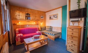 Living area - Apartment in Valmorel Near Ski Slopes (Les Avanchers-Valmorel)