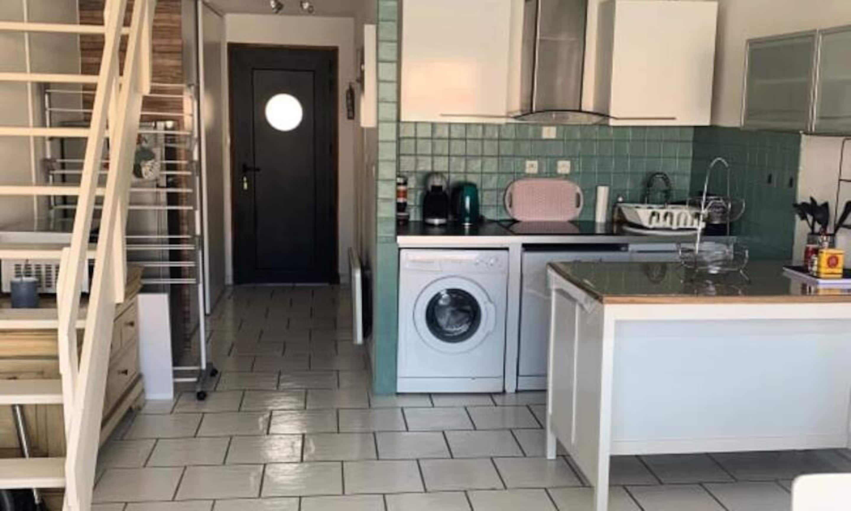 Fridge, microwave, coffee/tea maker, electric kettle