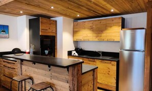 Fridge, microwave, dishwasher, coffee/tea maker - THE Gypsum Chalets C04 (Les Belleville)