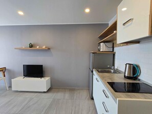 Apartment, Balcony | Private kitchenette
