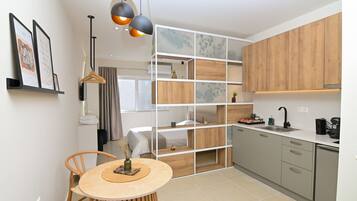 1 sovrum, strykjÀrn/strykbrÀda, internet och sÀngklÀder