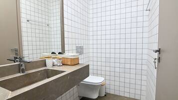 HÄrtork, handdukar, tvÄl och toalettpapper