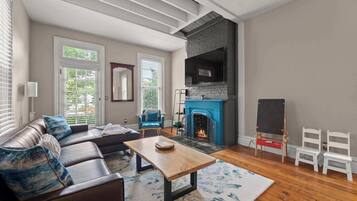 House, Multiple Beds, Patio, Garden View (High Street Hideaway) | Living area