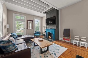 House, Multiple Beds, Patio, Garden View (High Street Hideaway) | Living area