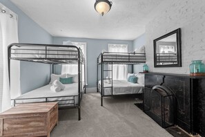 3 عدّة غرف نوم وبديكورات فريدة لكل غرفة وطراز فريد لكل وحدة ومكتب