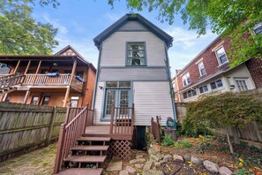 Exterior - High Street Hideaway For 8 (Columbus)